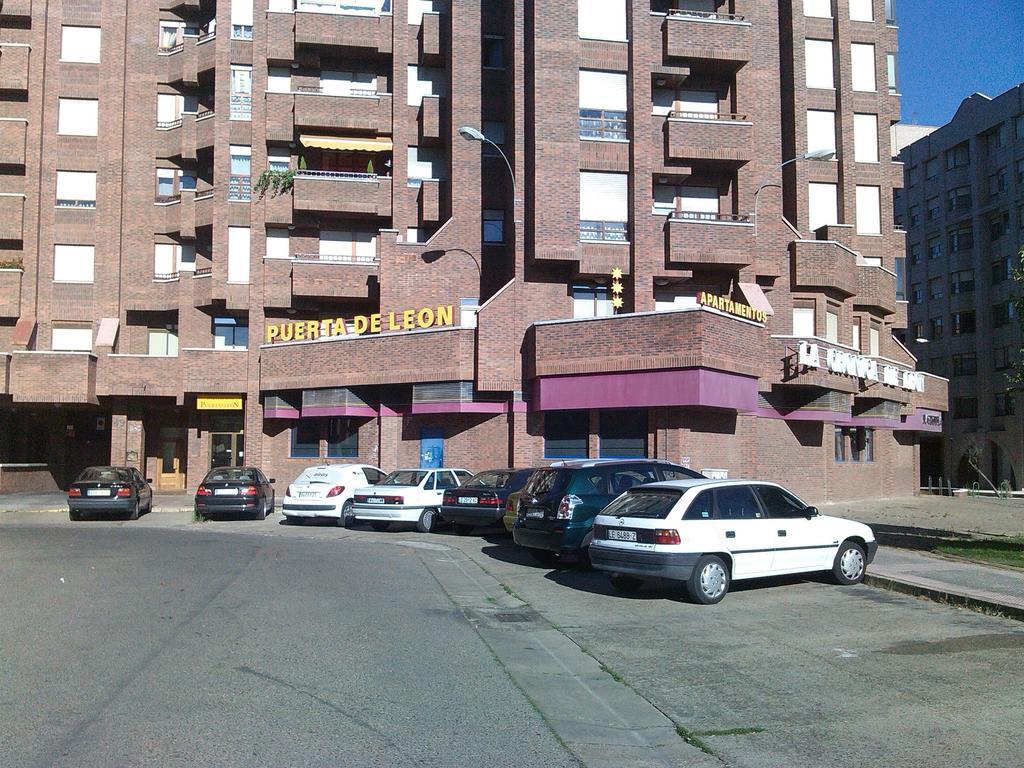 Apartamentos Turisticos Puerta De Леон Стая снимка
