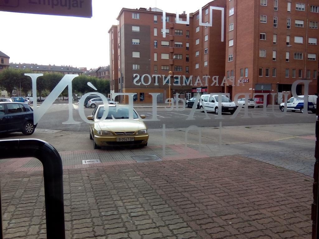 Apartamentos Turisticos Puerta De Леон Стая снимка