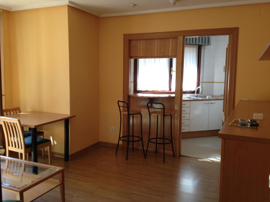 Apartamentos Turisticos Puerta De Леон Екстериор снимка
