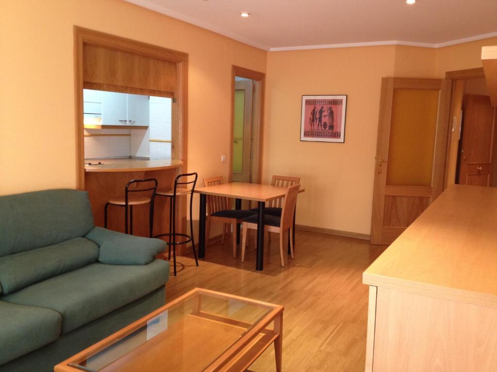 Apartamentos Turisticos Puerta De Леон Екстериор снимка