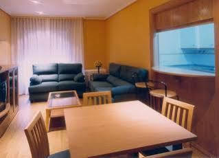 Apartamentos Turisticos Puerta De Леон Екстериор снимка