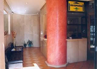 Apartamentos Turisticos Puerta De Леон Екстериор снимка
